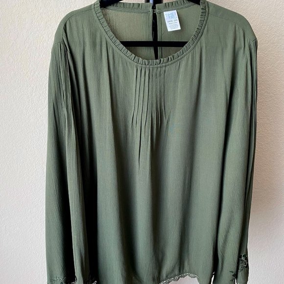 Forest Green, Size XXXL (22), Floral Accent on Bell Long Sleeve - Picture 1 of 6
